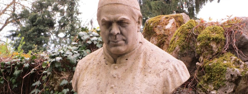 Kneipp Gedenkstein mit Büste in Neuburg an der Donau