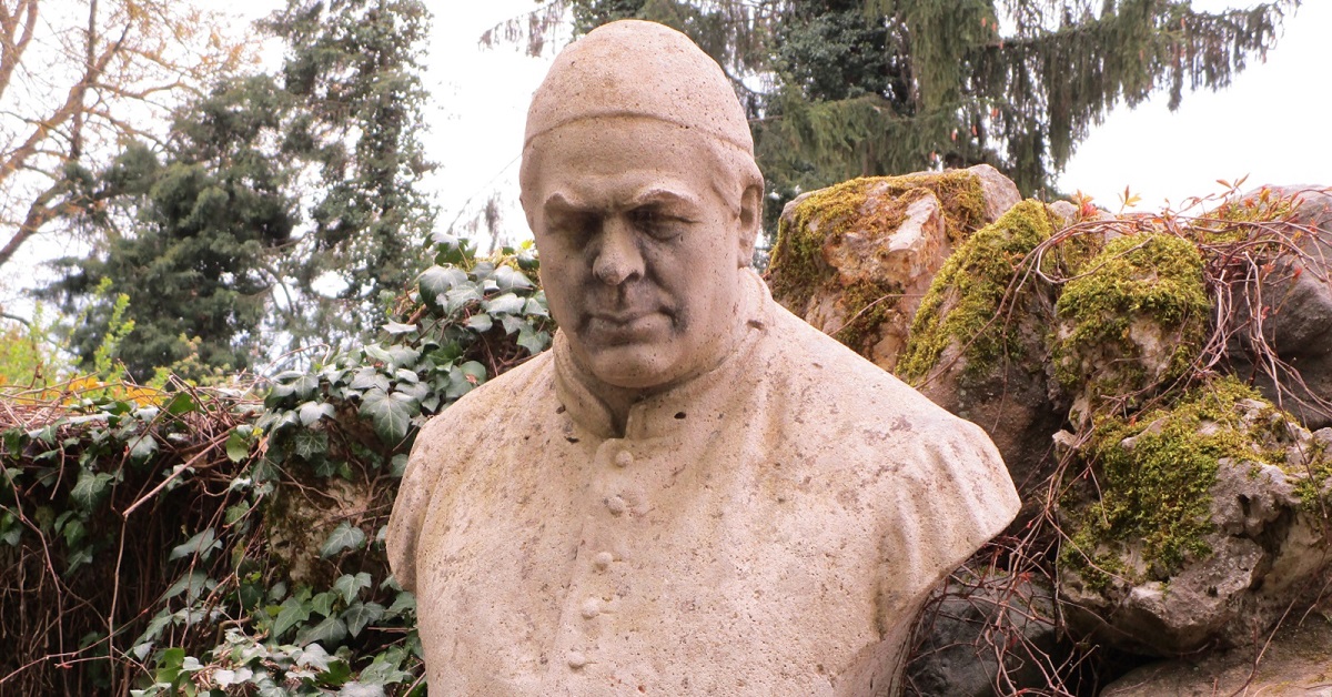 Kneipp Gedenkstein mit Büste in Neuburg an der Donau